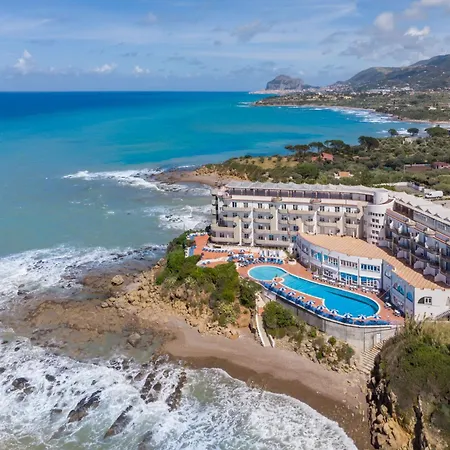 Carlton Riviera Hotel 4*